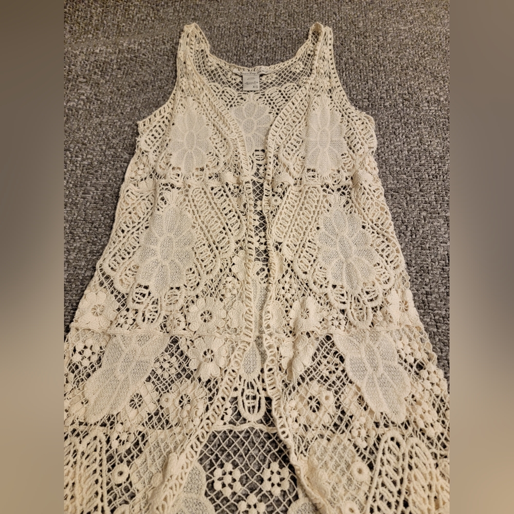 ✨️2/$20 American Rag Crochet Detail Cream Cardigan XS